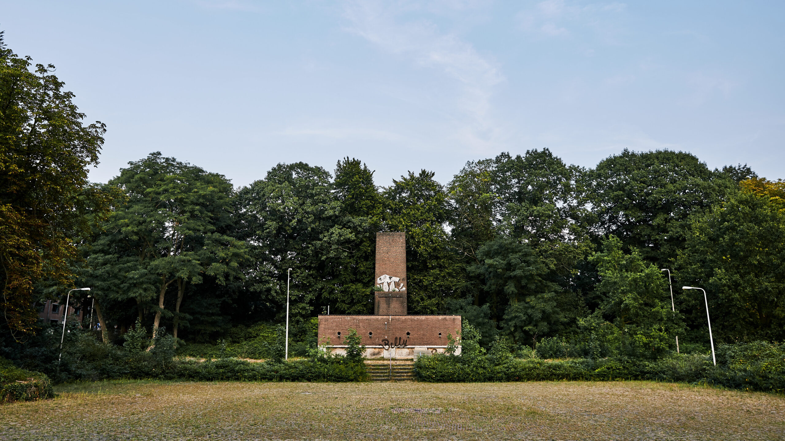 De appelplaats met op de achtergrond het gebouw Ketelhuis.